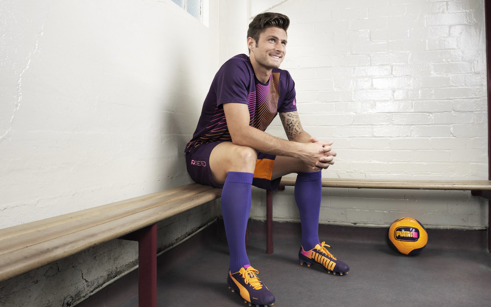 《电竞行业的“软实力”培养:团队合作与心理素质》,电竞团队科普