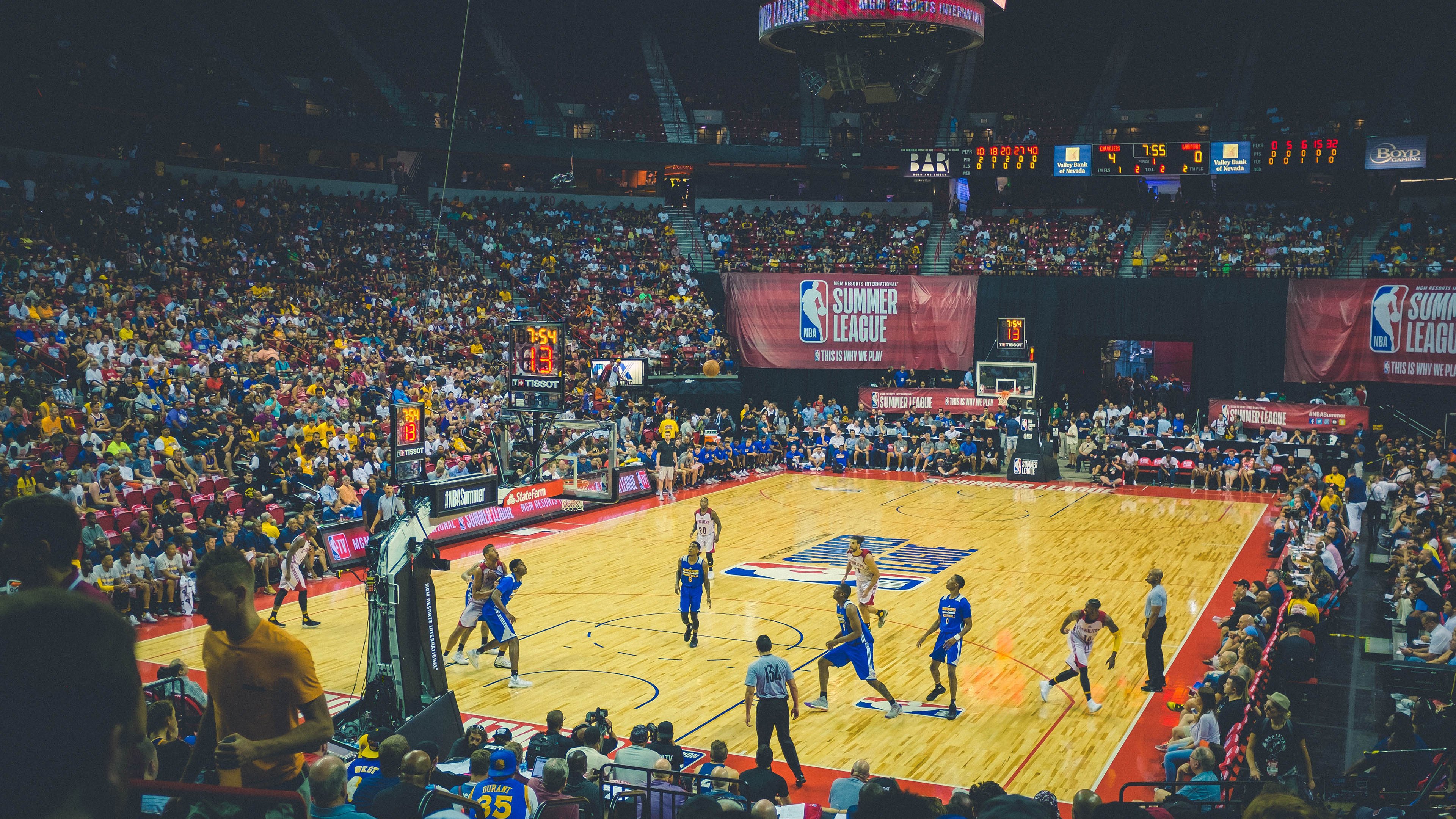 美国男足在巴黎奥运会比赛中以2-0战胜西班牙,美国男足主场